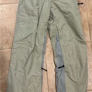 Columbia Women’s Olive Green Ski Pants with gray and lt blue accents.
